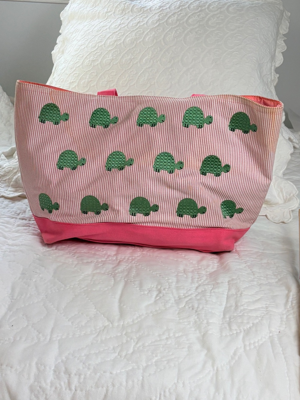 Braciano Pink Tote Bag with Green Turtle Motif
